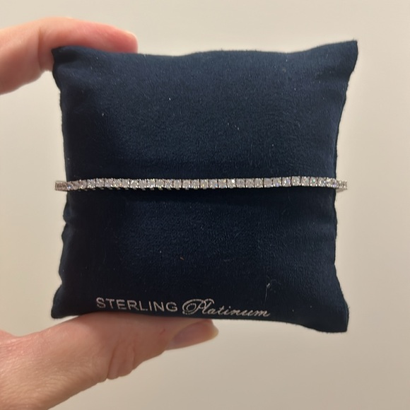 Diamond tennis bracelet - Picture 2 of 2